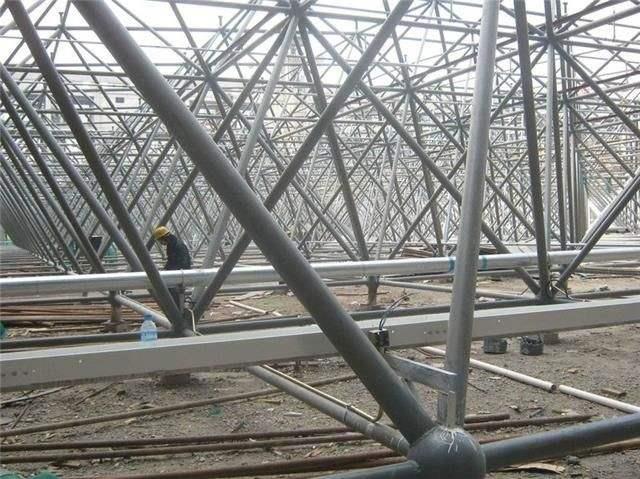 博尔塔拉蒙古自治州盘点螺栓球网架对选材方面的4点要求
